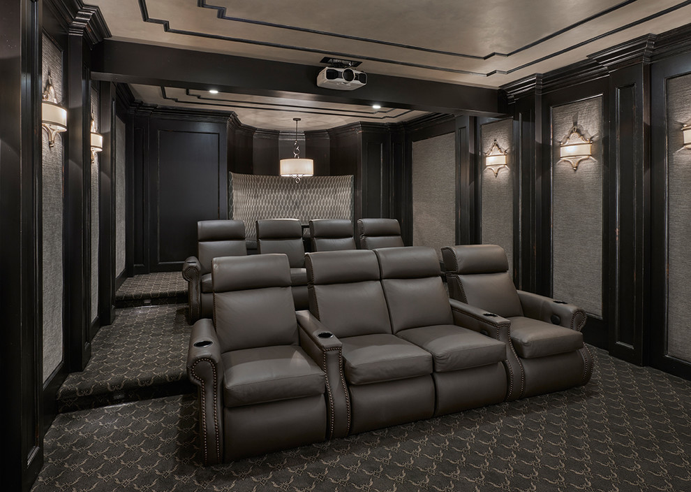 Imagen de cine en casa cerrado clásico extra grande con moqueta, pantalla de proyección y paredes grises