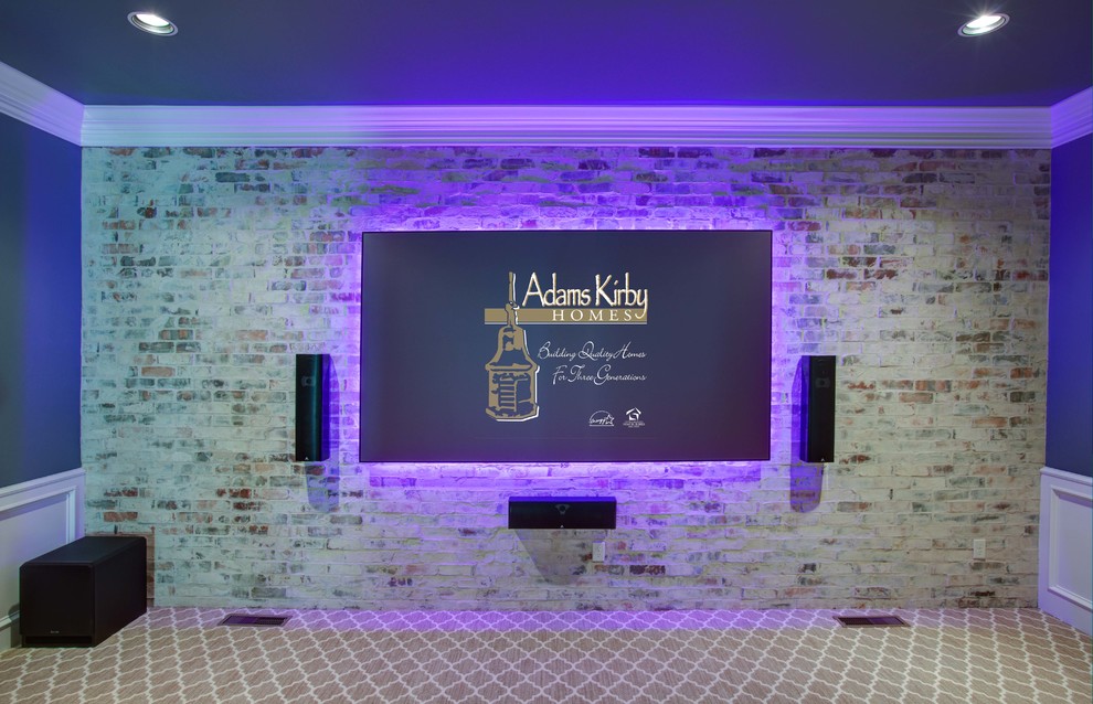 Свежая идея для дизайна: большой изолированный домашний кинотеатр в стиле неоклассика (современная классика) с синими стенами, ковровым покрытием и телевизором на стене - отличное фото интерьера