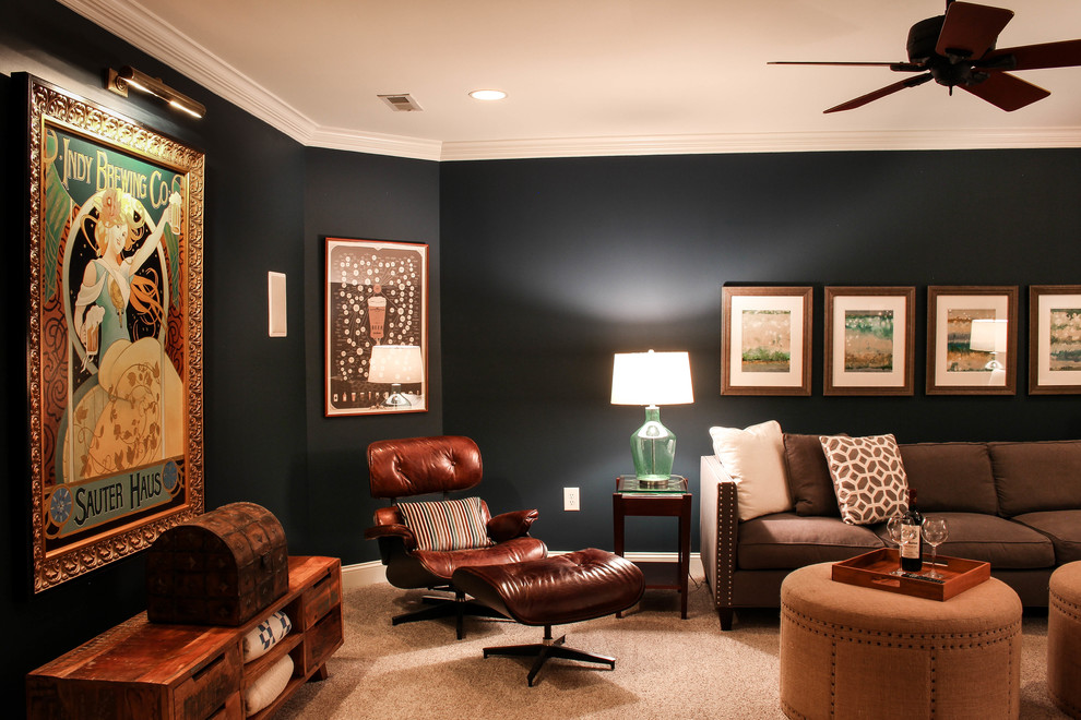 Foto de cine en casa cerrado bohemio de tamaño medio con paredes azules, moqueta, pared multimedia y suelo beige
