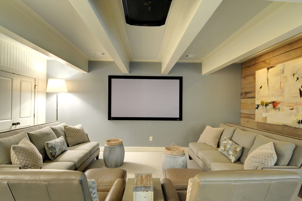 На фото: домашний кинотеатр среднего размера в стиле неоклассика (современная классика) с ковровым покрытием и разноцветными стенами с