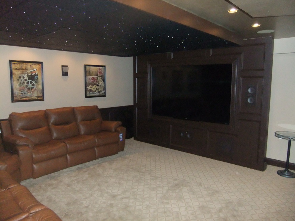 Inspiration for a traditional home cinema in Columbus.