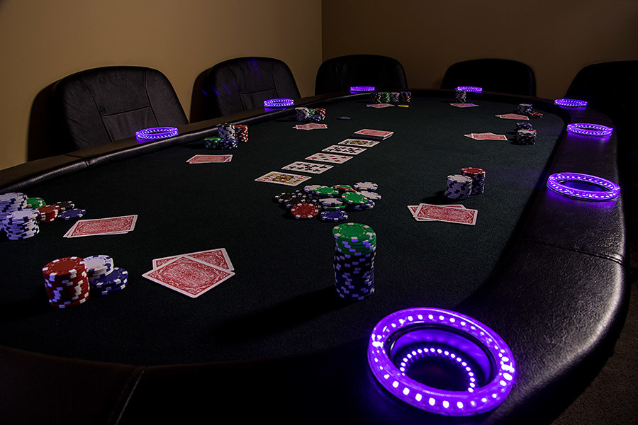 does northern lights casino have poker tables