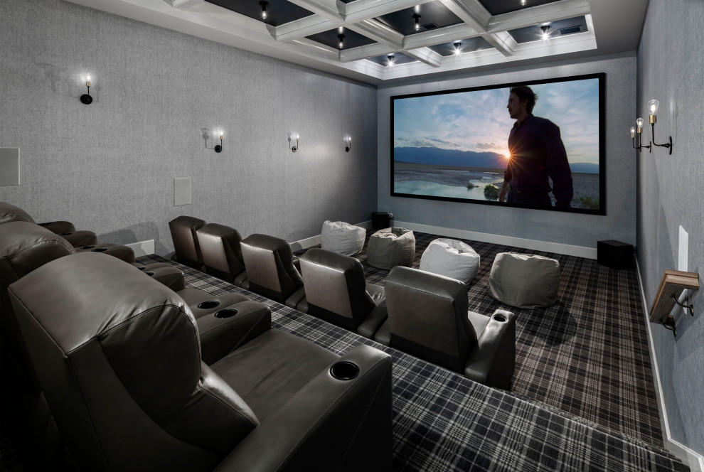 Свежая идея для дизайна: домашний кинотеатр в стиле кантри - отличное фото интерьера