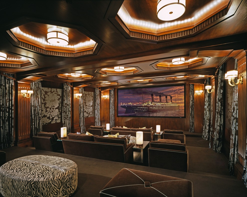 Пример оригинального дизайна: домашний кинотеатр в классическом стиле с проектором