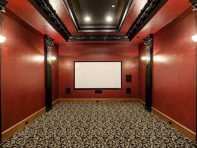 Idée de décoration pour une salle de cinéma design.