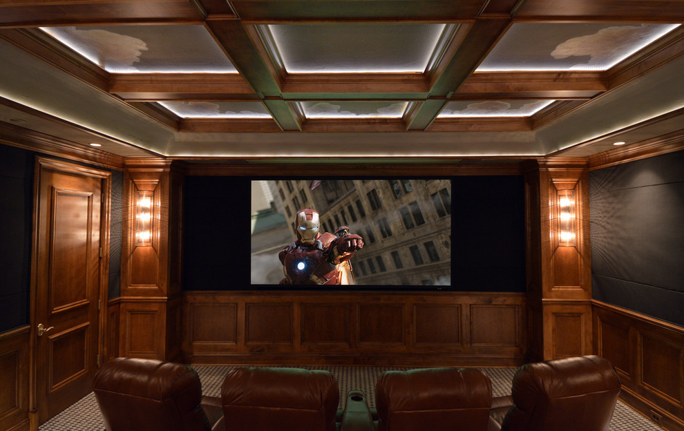 Свежая идея для дизайна: большой изолированный домашний кинотеатр в классическом стиле с ковровым покрытием, зелеными стенами и телевизором на стене - отличное фото интерьера