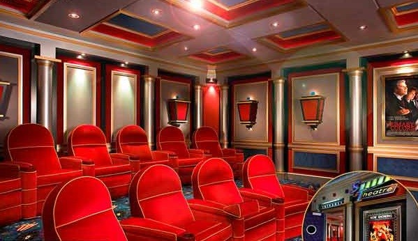 Cette photo montre une grande salle de cinéma chic fermée avec un mur rouge, moquette et un écran de projection.