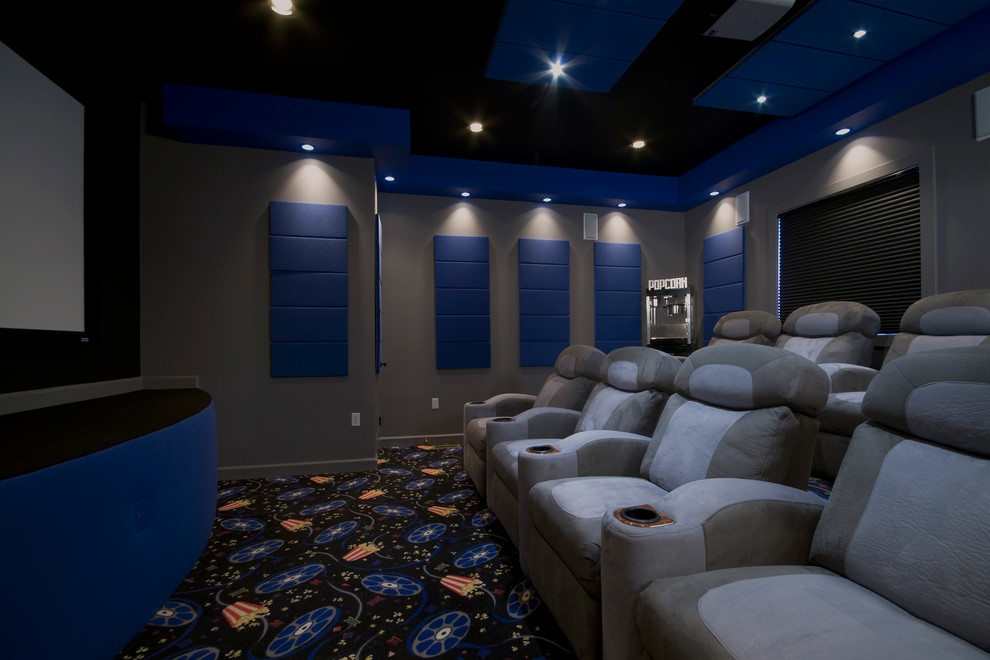 Свежая идея для дизайна: домашний кинотеатр в стиле неоклассика (современная классика) - отличное фото интерьера