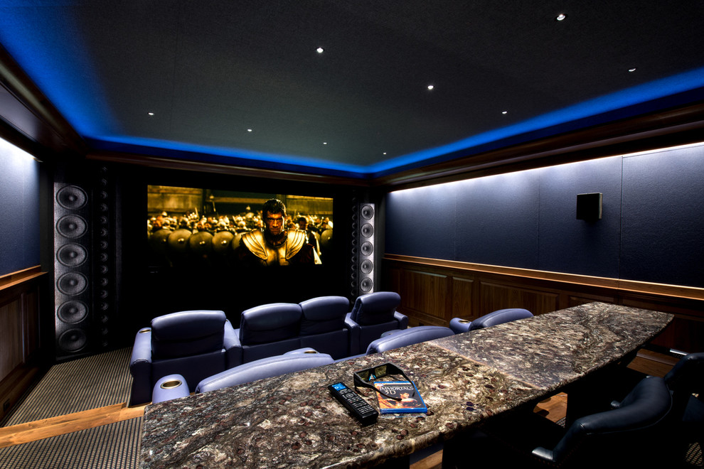 Стильный дизайн: домашний кинотеатр в стиле неоклассика (современная классика) с проектором - последний тренд