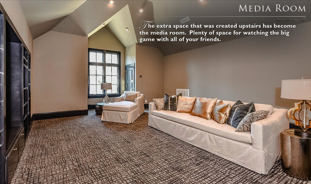 シャーロットにある高級な広いトランジショナルスタイルのおしゃれな独立型シアタールーム (グレーの壁、カーペット敷き、埋込式メディアウォール、グレーの床) の写真