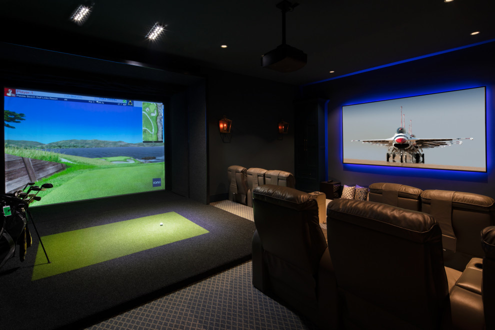 Imagen de cine en casa cerrado campestre grande con paredes grises, moqueta, pantalla de proyección y suelo multicolor