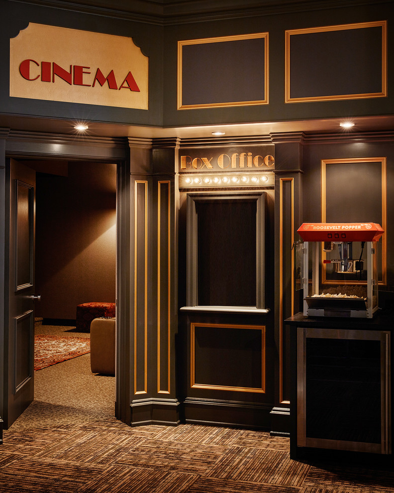 Ejemplo de cine en casa cerrado clásico de tamaño medio con paredes grises, moqueta y pantalla de proyección
