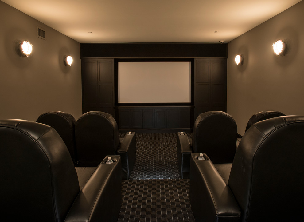 Foto di un home theatre minimalista di medie dimensioni e chiuso con pareti grigie, moquette e TV a parete