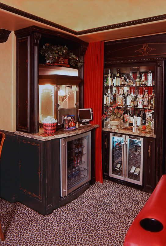 Home bar - eclectic home bar idea in Orange County