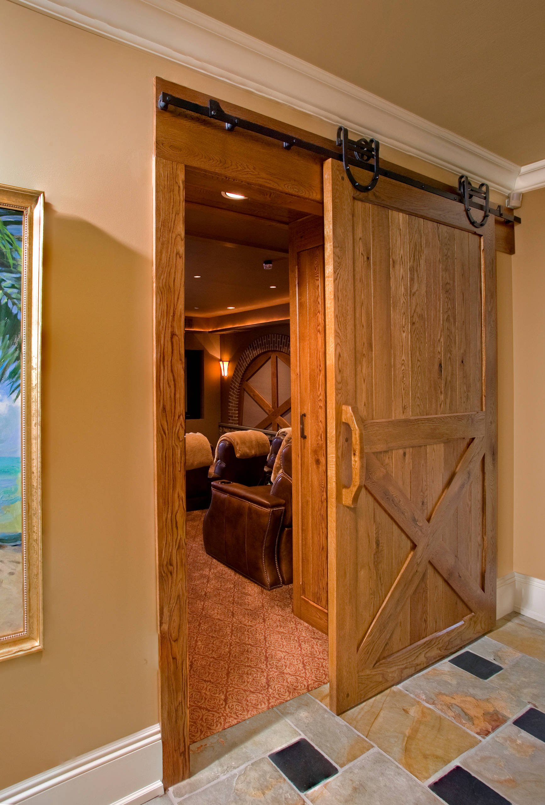 おしゃれなシアタールーム 茶色い壁 のインテリア画像 21年10月 Houzz ハウズ