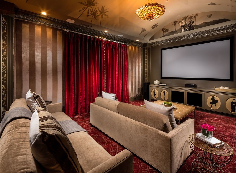 Modelo de cine en casa cerrado, clásico, con paredes beige, moqueta, televisor colgado en la pared y suelo rojo