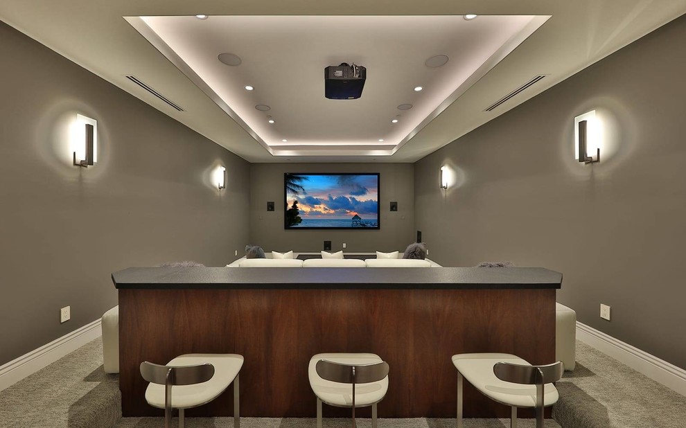 На фото: изолированный домашний кинотеатр среднего размера в стиле модернизм с серыми стенами, ковровым покрытием, телевизором на стене и бежевым полом с