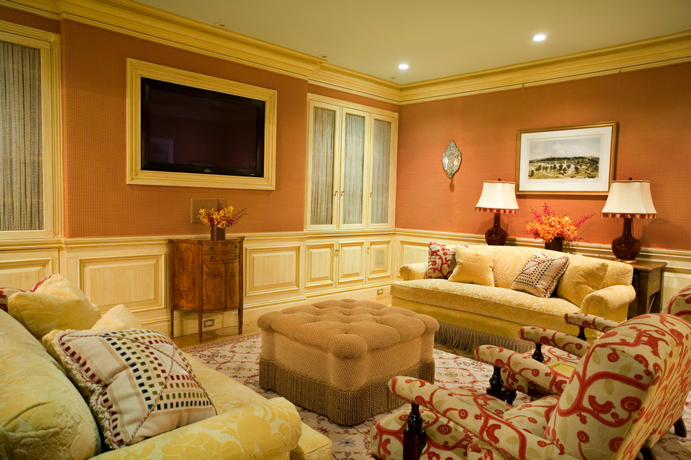 Großes, Abgetrenntes Klassisches Heimkino mit Multimediawand, oranger Wandfarbe und hellem Holzboden in Boston