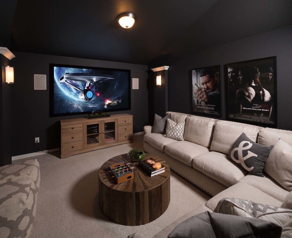 Пример оригинального дизайна: изолированный домашний кинотеатр в стиле неоклассика (современная классика) с черными стенами, ковровым покрытием, телевизором на стене и бежевым полом