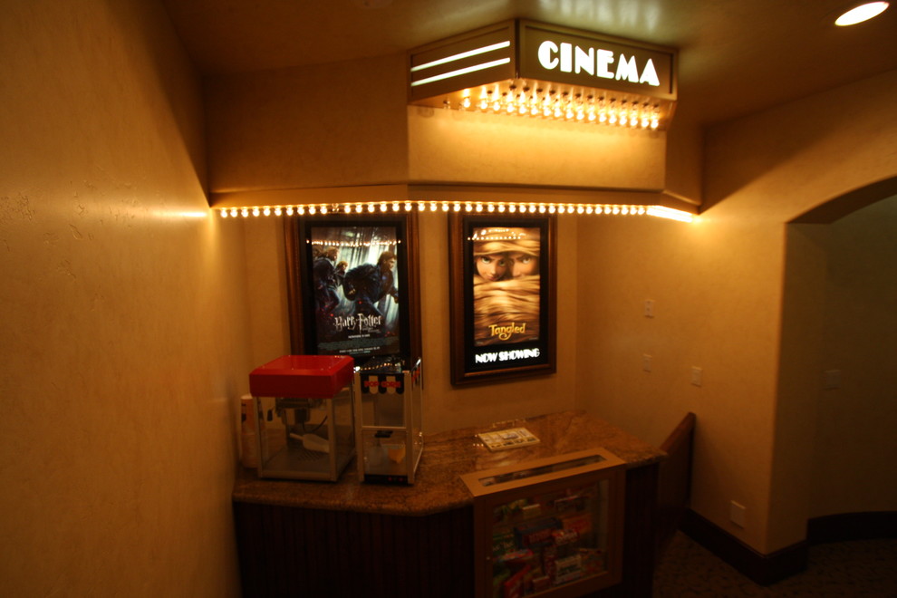 Cette image montre une salle de cinéma méditerranéenne.