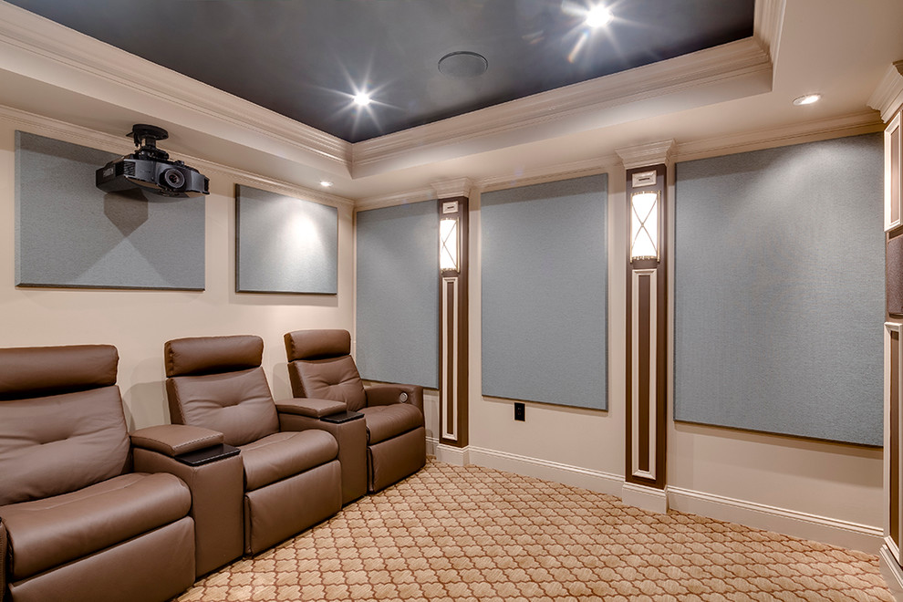 Imagen de cine en casa cerrado actual pequeño con paredes azules, moqueta y pantalla de proyección