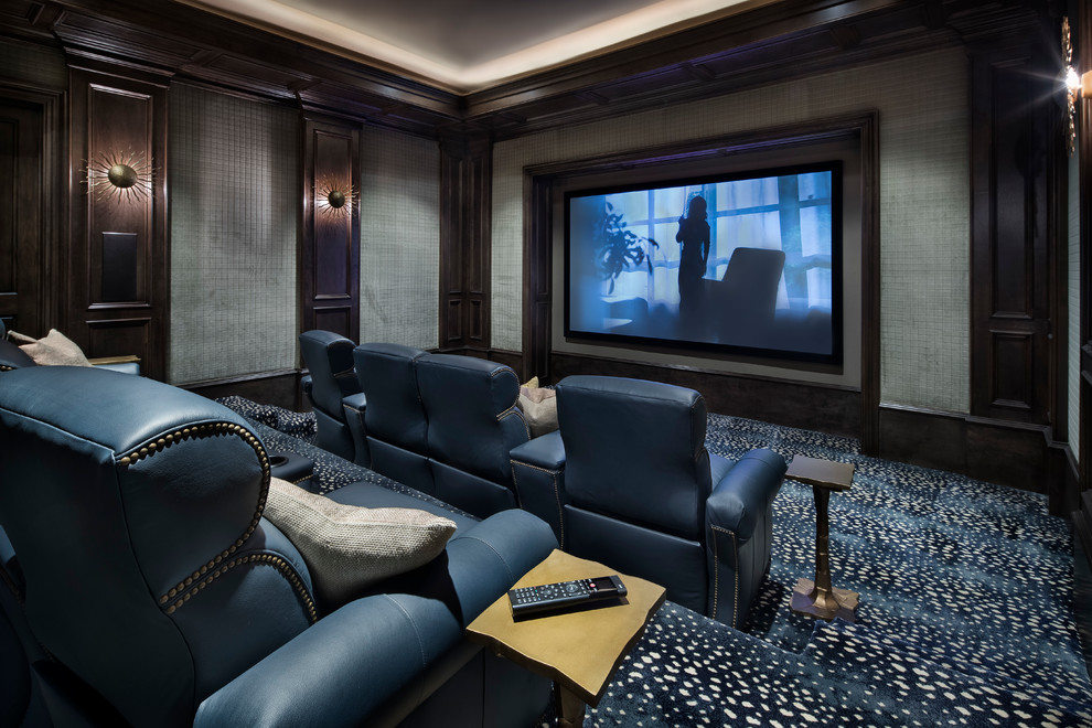 Свежая идея для дизайна: большой домашний кинотеатр в средиземноморском стиле с ковровым покрытием - отличное фото интерьера