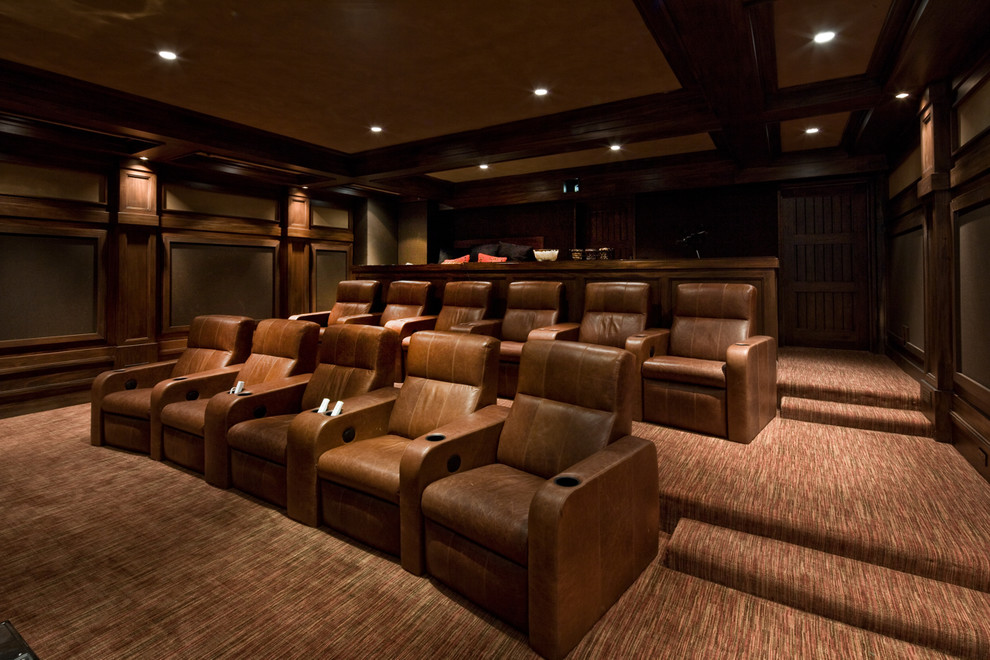 Стильный дизайн: домашний кинотеатр в классическом стиле с ковровым покрытием и разноцветным полом - последний тренд