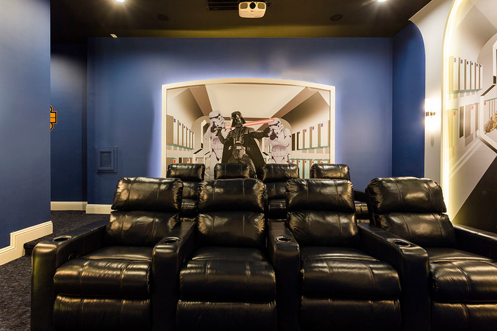 Réalisation d'une salle de cinéma tradition avec un mur bleu, moquette et un téléviseur fixé au mur.
