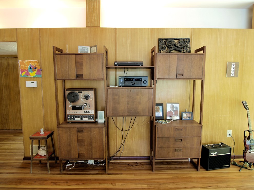 Example of a 1950s home theater design in Portland