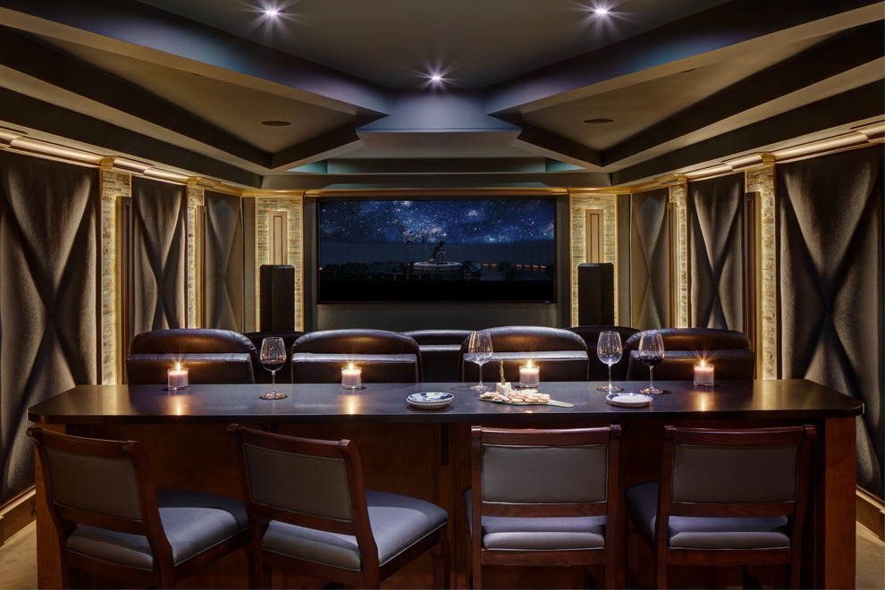 На фото: большой открытый домашний кинотеатр в стиле неоклассика (современная классика) с синими стенами, полом из керамогранита, проектором и коричневым полом с