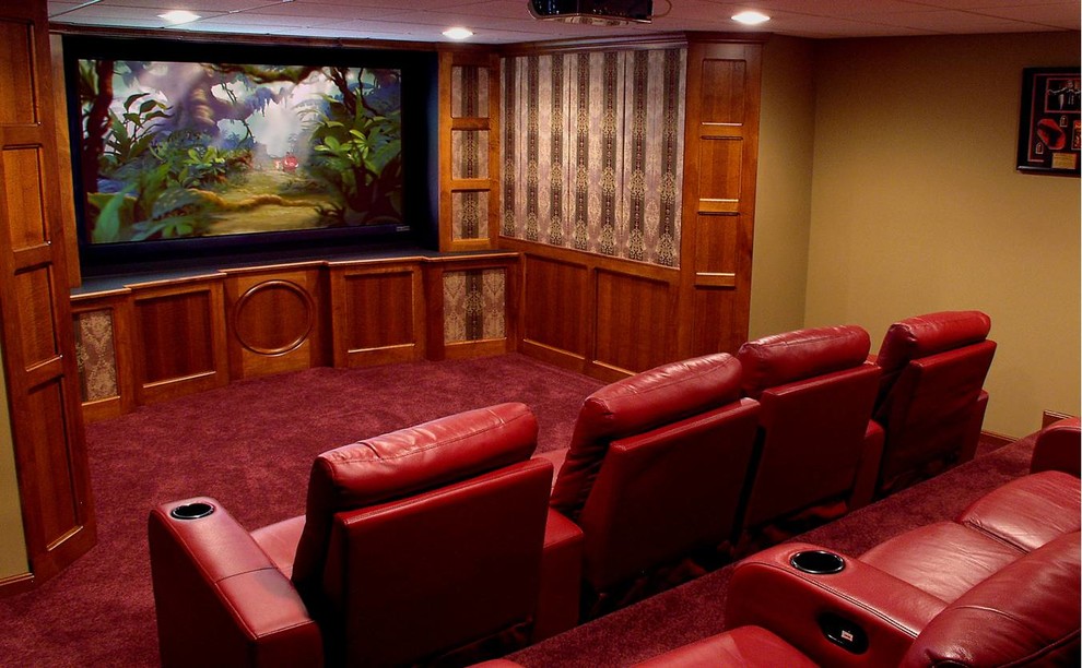 Свежая идея для дизайна: домашний кинотеатр в классическом стиле - отличное фото интерьера