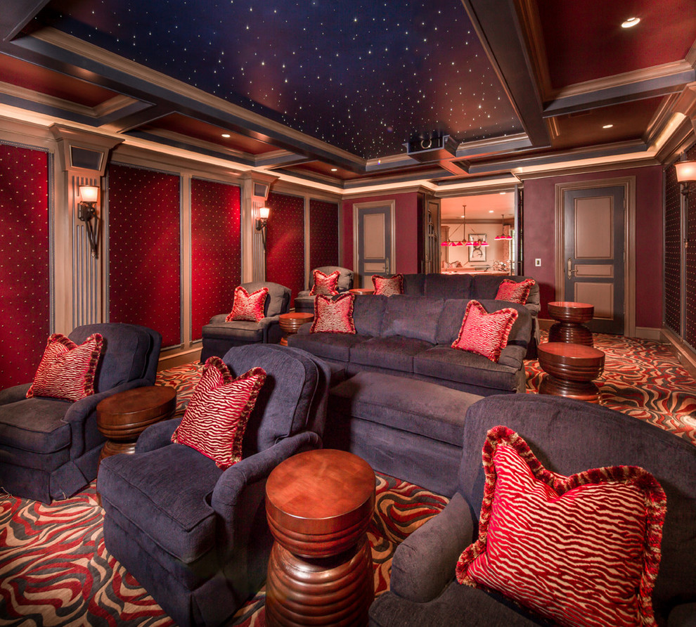 Пример оригинального дизайна: домашний кинотеатр в классическом стиле с красными стенами, ковровым покрытием, проектором и разноцветным полом