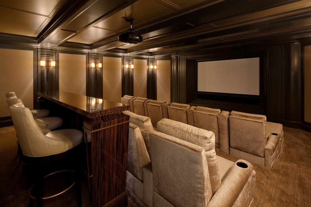 Exemple d'une salle de cinéma chic avec moquette et un sol marron.