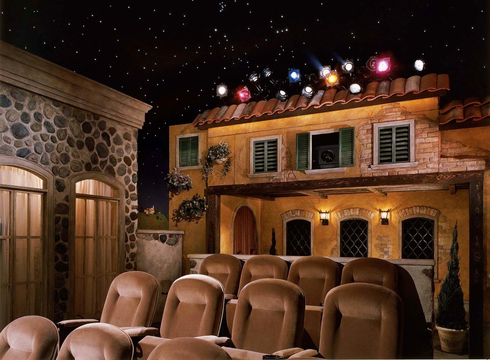 Свежая идея для дизайна: домашний кинотеатр - отличное фото интерьера