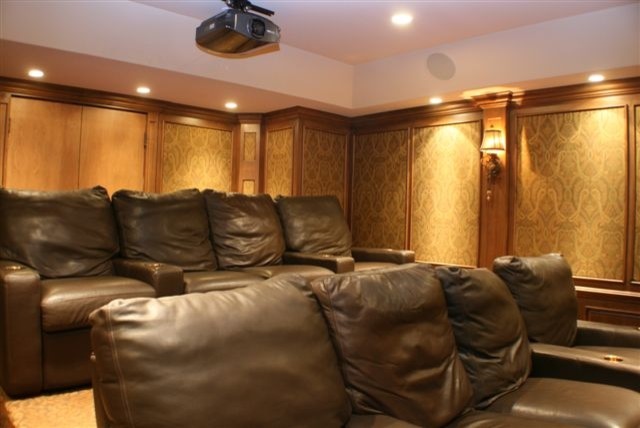 Example of a classic home theater design in Chicago