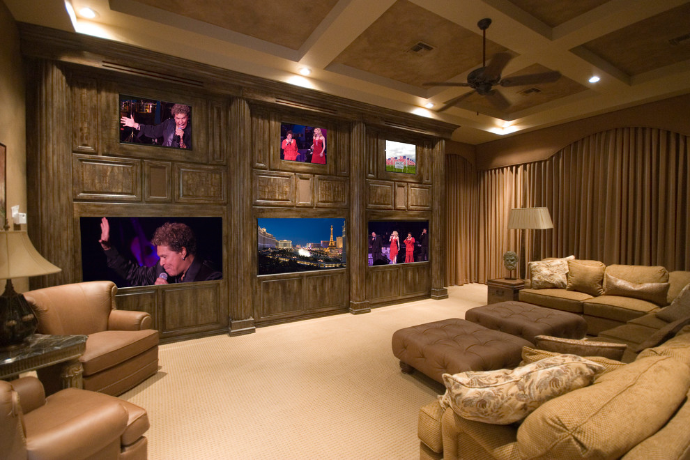 Imagen de cine en casa cerrado tradicional grande con paredes marrones, moqueta, televisor colgado en la pared y suelo beige