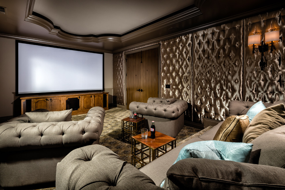 Idées déco pour une salle de cinéma méditerranéenne fermée avec un mur gris, moquette, un écran de projection et un sol gris.