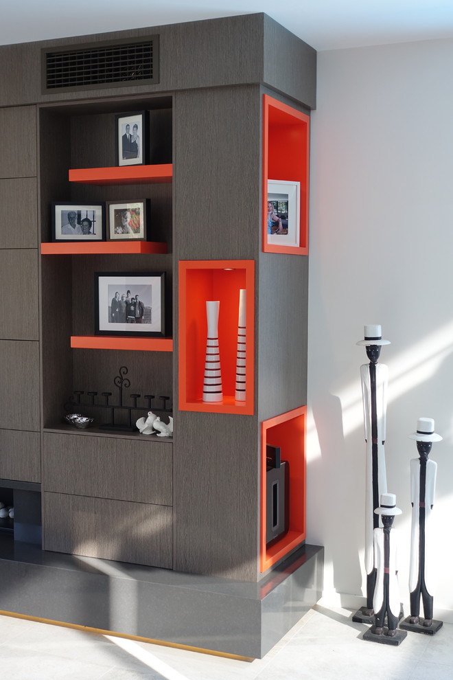 Mittelgroßes Modernes Heimkino mit grauer Wandfarbe, Keramikboden und Multimediawand in Perth