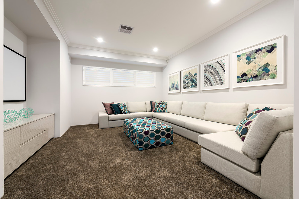Mittelgroßes, Offenes Modernes Heimkino mit weißer Wandfarbe und Teppichboden in Perth