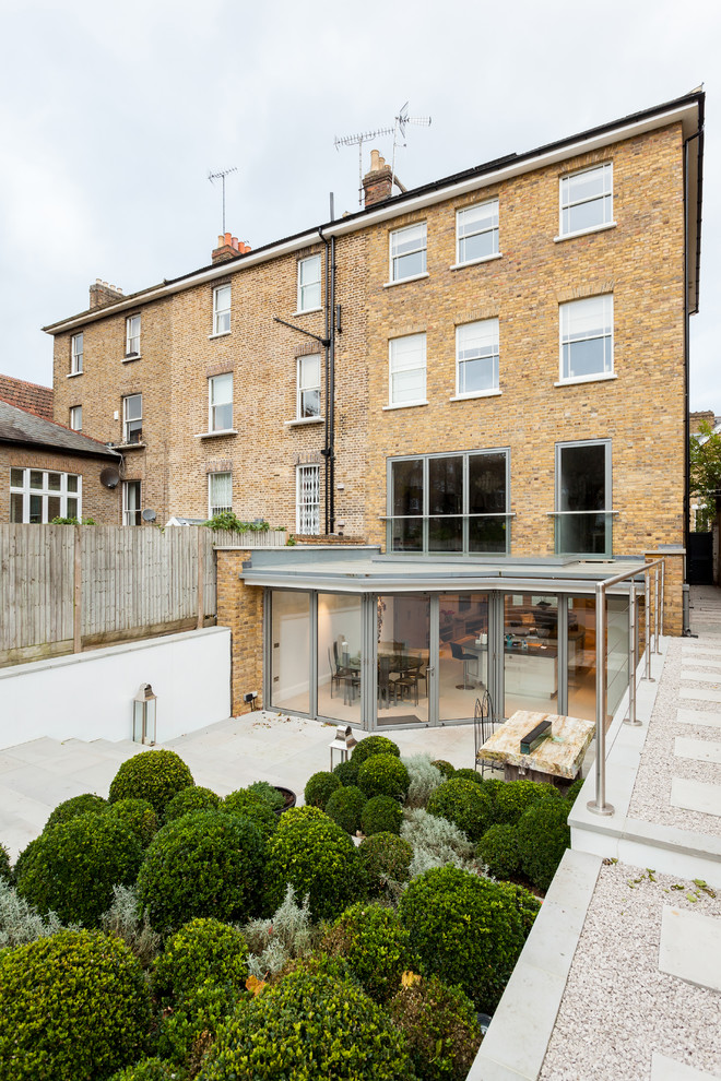 Trendy exterior home photo in London