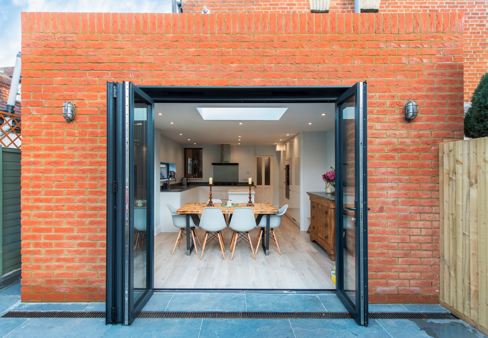 Small urban exterior home photo in London