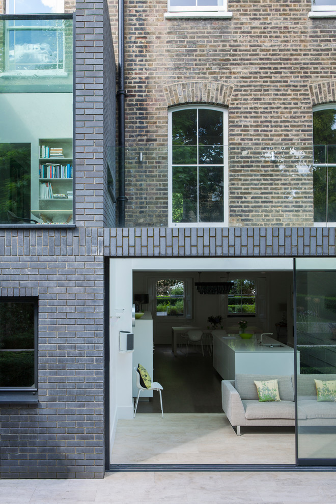 Photo of a contemporary house exterior in London.