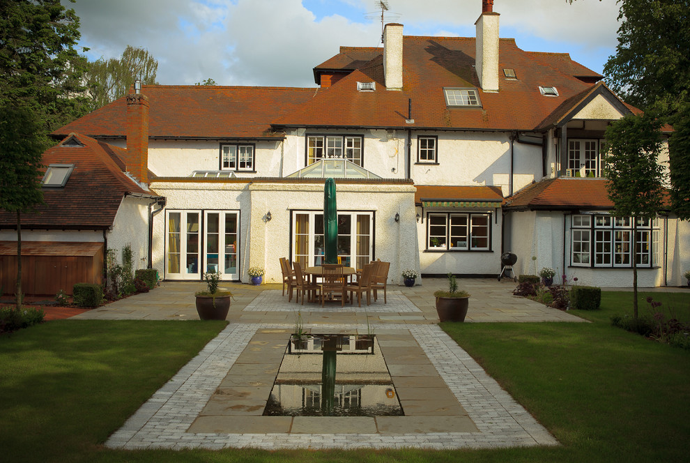 Design ideas for a traditional house exterior in Buckinghamshire.
