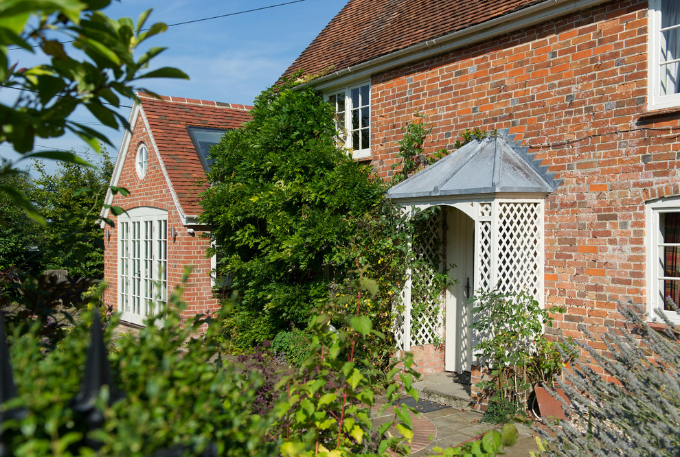 Example of a classic exterior home design in Berkshire