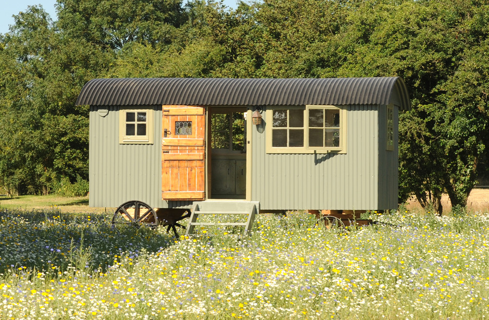 Inspiration pour une petite façade de maison rustique.