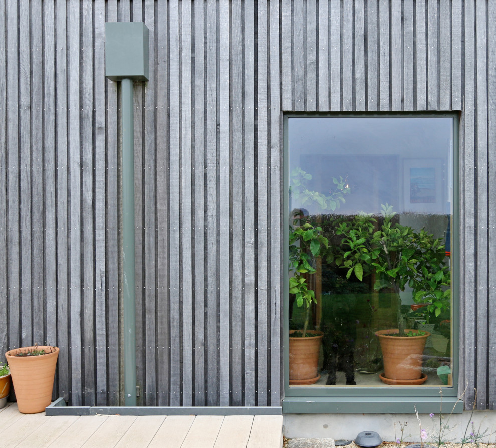 Foto de fachada de casa contemporánea de tamaño medio de dos plantas con revestimientos combinados