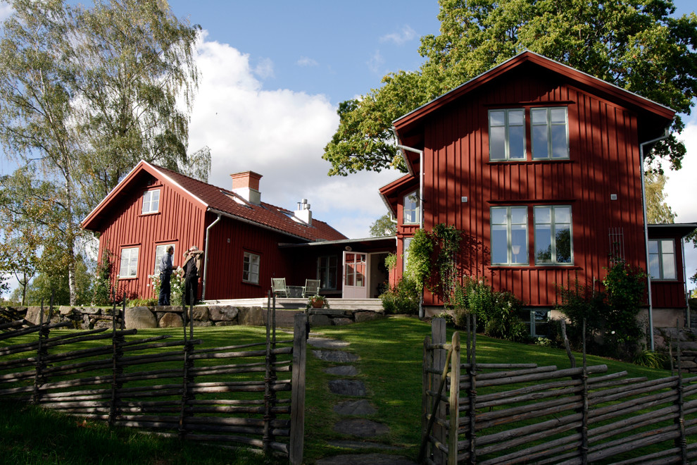 Example of a country exterior home design in Gothenburg