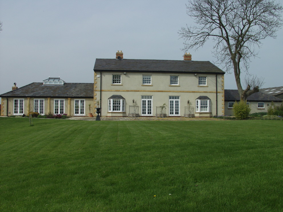 Example of a classic exterior home design in Oxfordshire