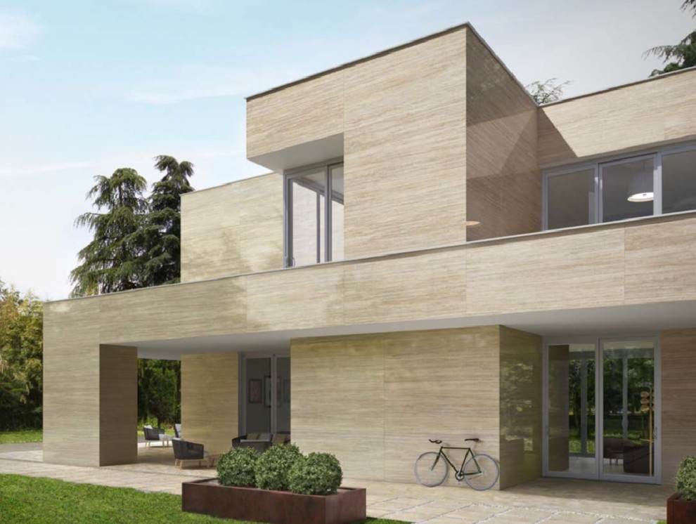 Пример оригинального дизайна: большой, двухэтажный, бежевый дом в стиле модернизм с облицовкой из камня и плоской крышей