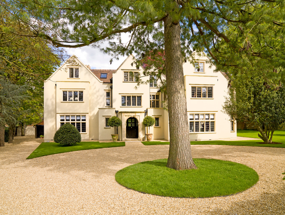 This is an example of a classic house exterior in Oxfordshire.